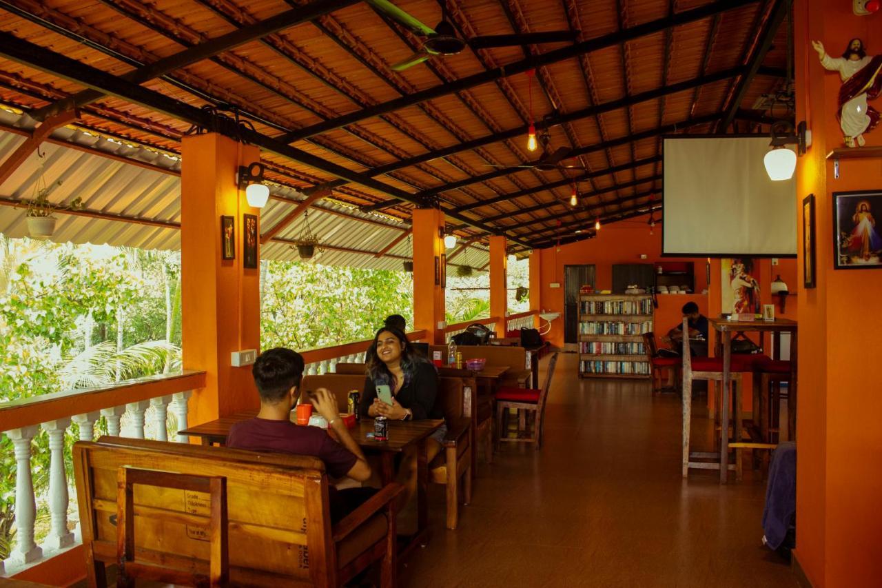 Bonds Hostel Candolim Luaran gambar