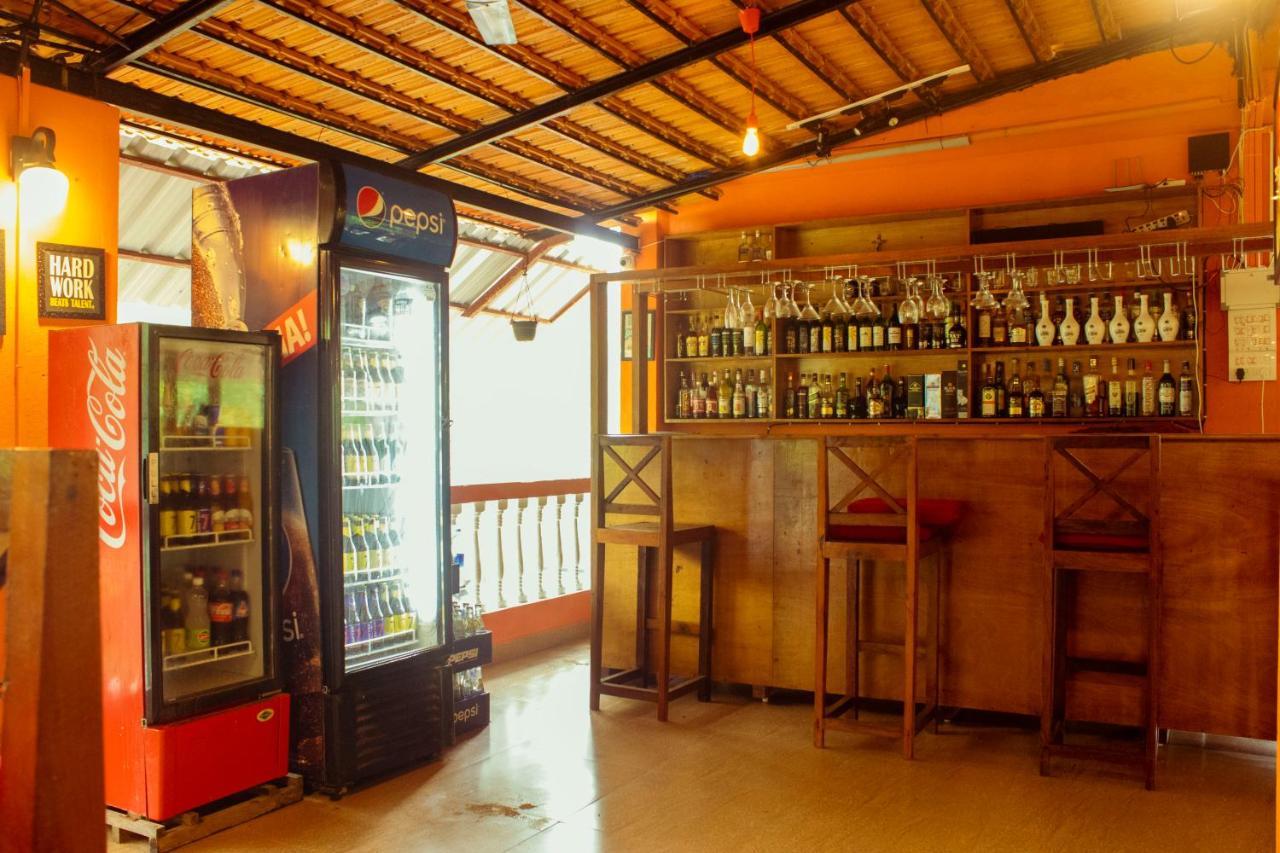 Bonds Hostel Candolim Luaran gambar