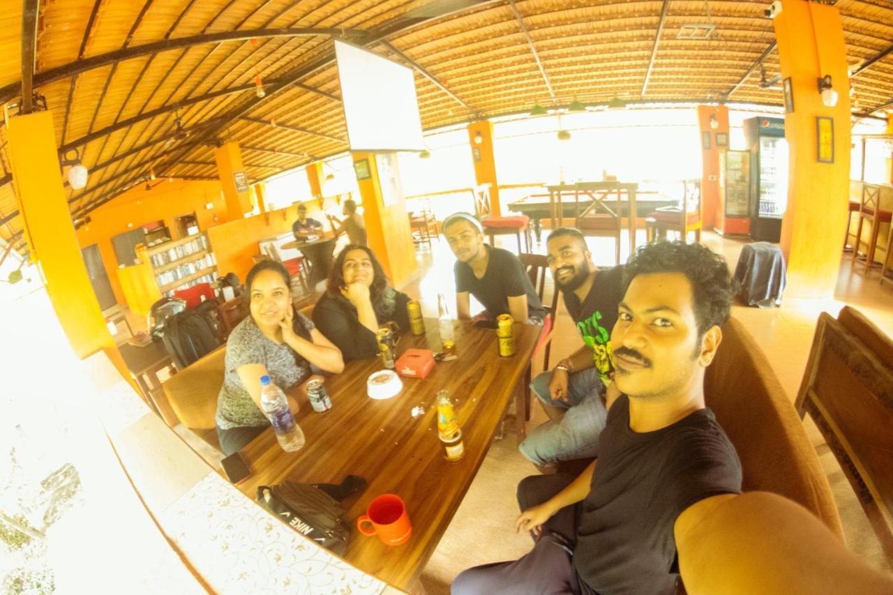 Bonds Hostel Candolim Luaran gambar