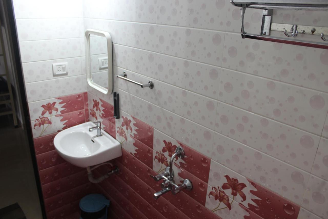 Bonds Hostel Candolim Luaran gambar